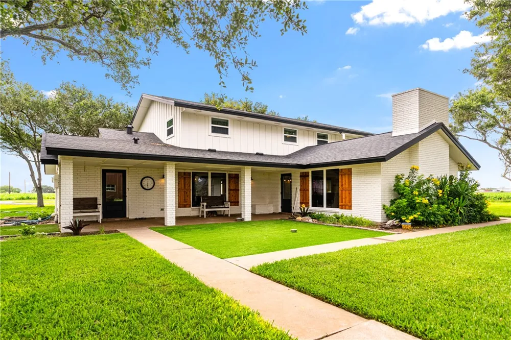 501 S County Road 1140 Riviera, TX 78379