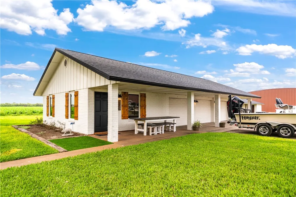501 S County Road 1140 Riviera, TX 78379