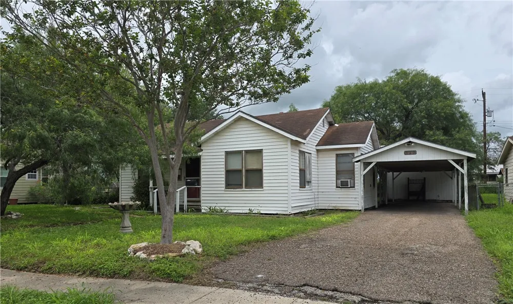 721 E Lewis Street Sinton, TX 78387