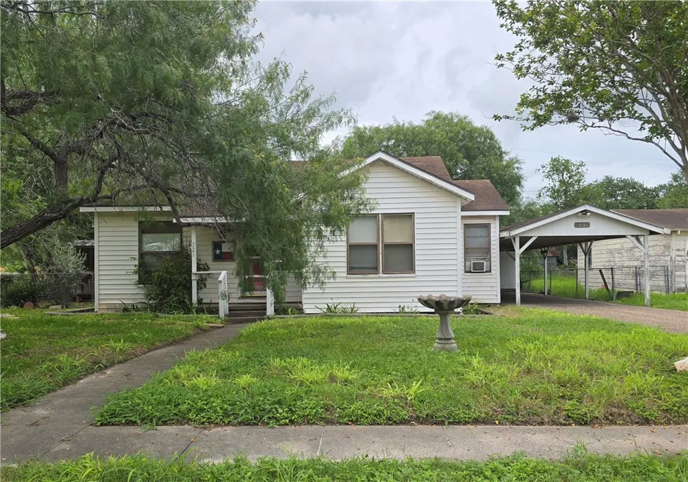 721 E Lewis Street Sinton, TX 78387