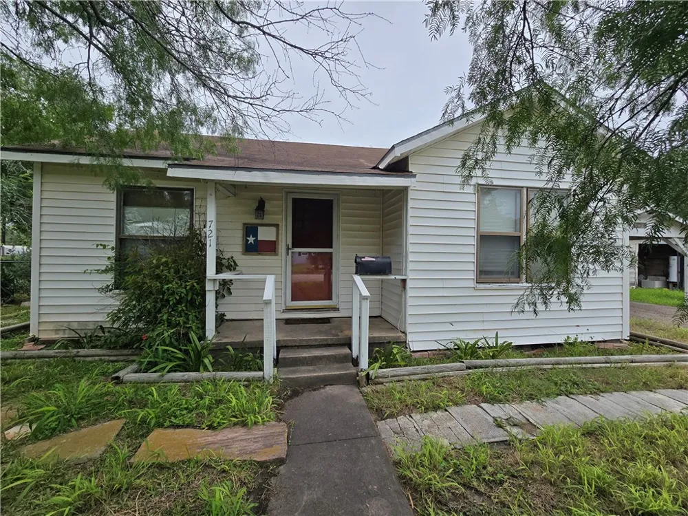 721 E Lewis Street Sinton, TX 78387