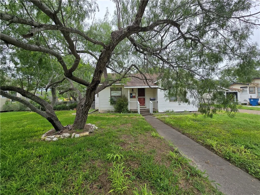 721 E Lewis Street Sinton, TX 78387