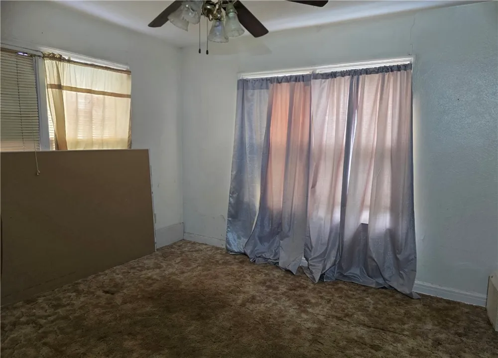 721 E Lewis Street Sinton, TX 78387