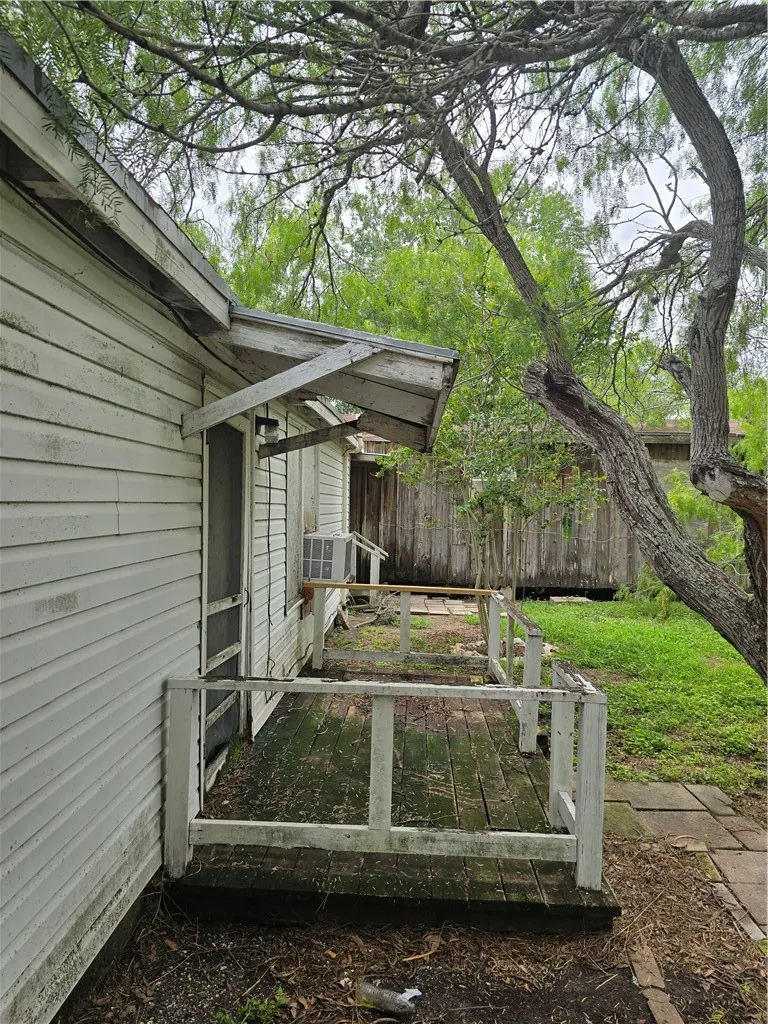 721 E Lewis Street Sinton, TX 78387