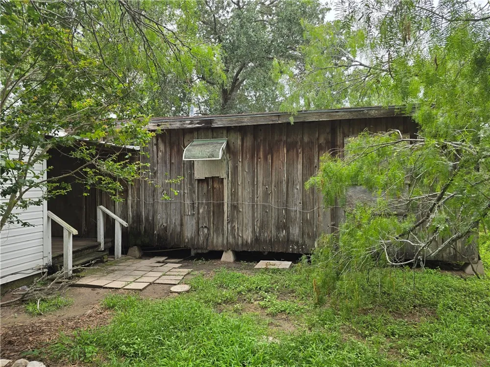 721 E Lewis Street Sinton, TX 78387