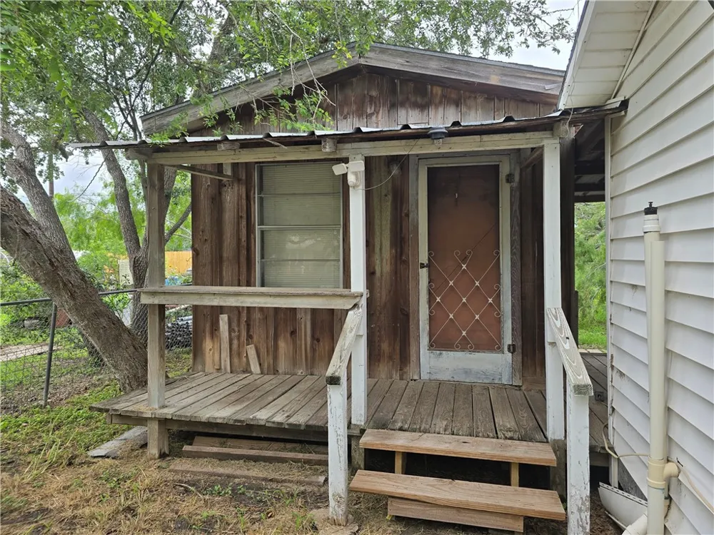 721 E Lewis Street Sinton, TX 78387