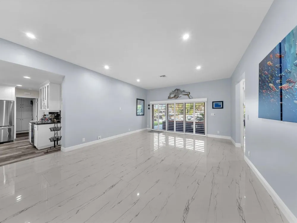 380 SE 5th Avenue Pompano Beach, FL 33060