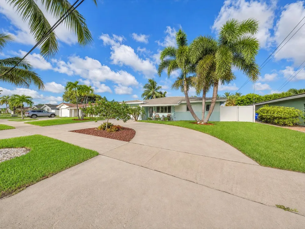 380 SE 5th Avenue Pompano Beach, FL 33060
