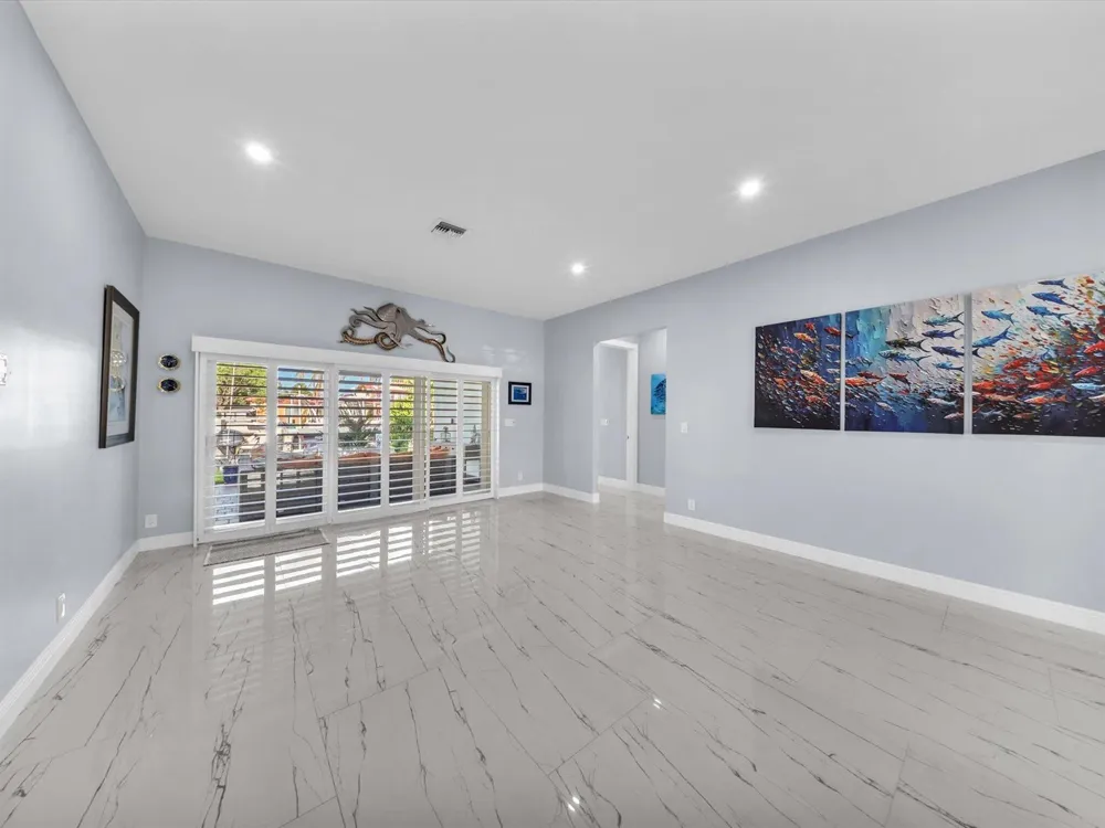 380 SE 5th Avenue Pompano Beach, FL 33060