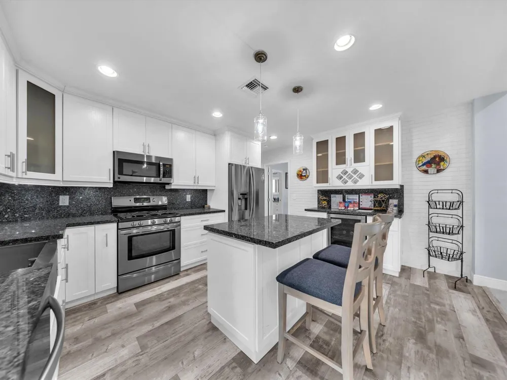 380 SE 5th Avenue Pompano Beach, FL 33060