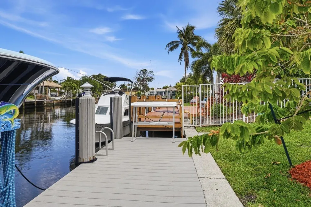 380 SE 5th Avenue Pompano Beach, FL 33060