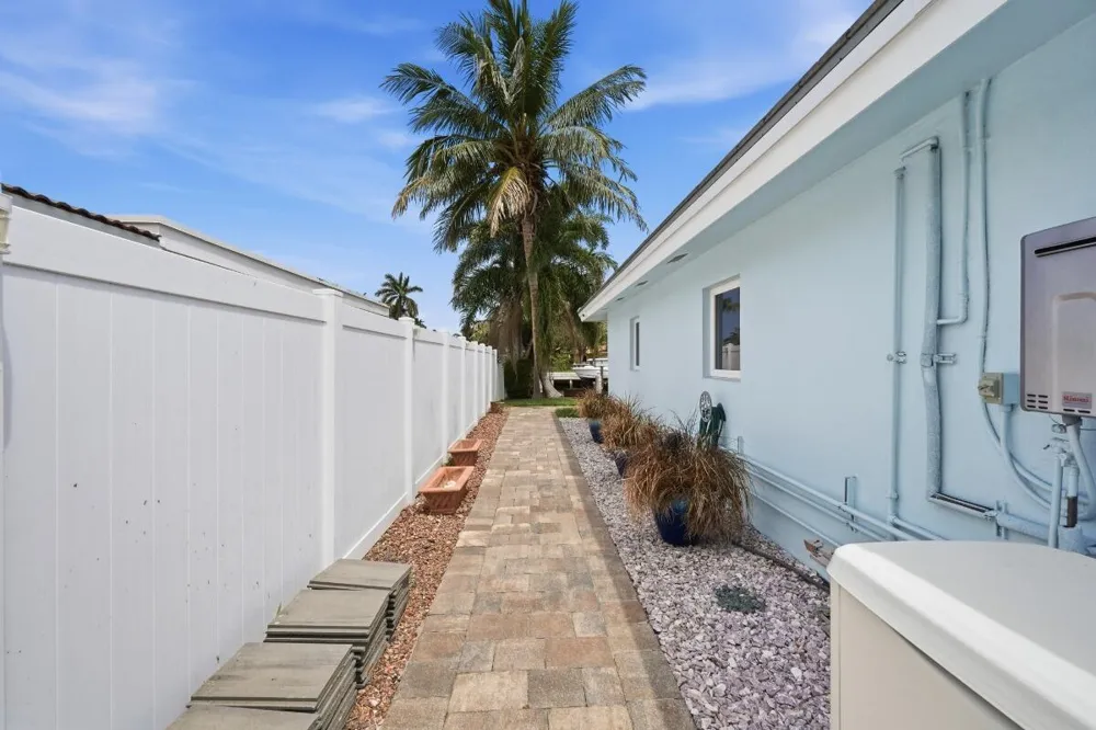 380 SE 5th Avenue Pompano Beach, FL 33060