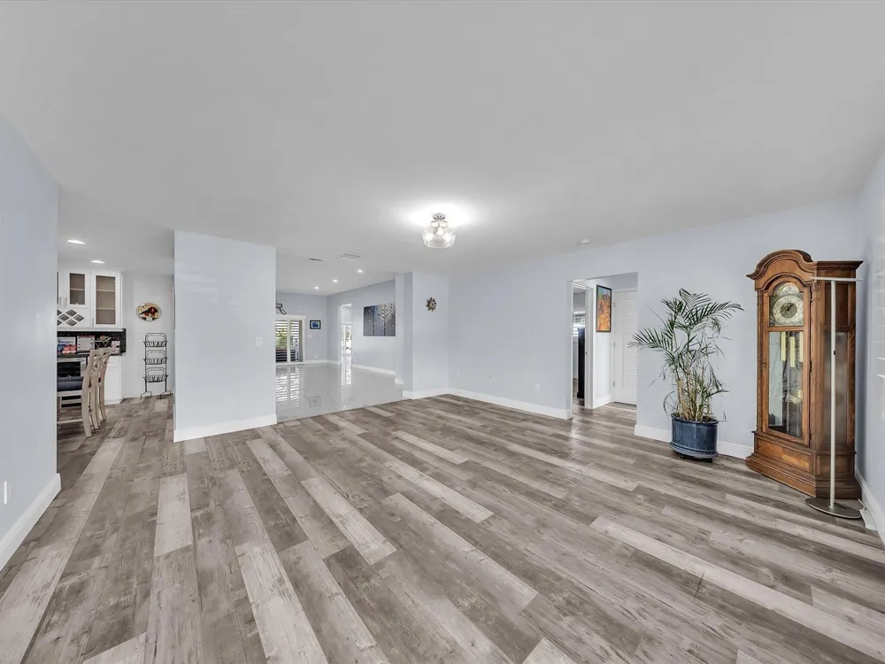 380 SE 5th Avenue Pompano Beach, FL 33060