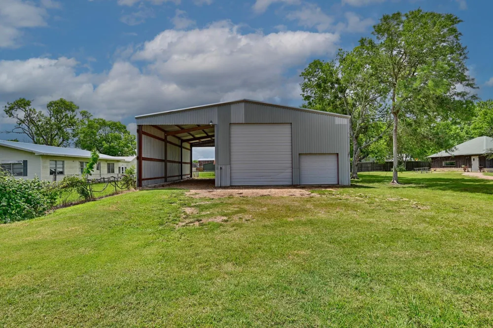 435 Cedar Street New Ulm, TX 78950