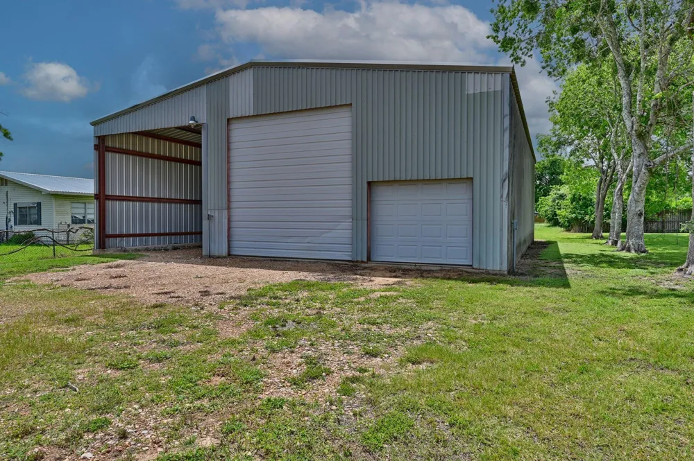 435 Cedar Street New Ulm, TX 78950