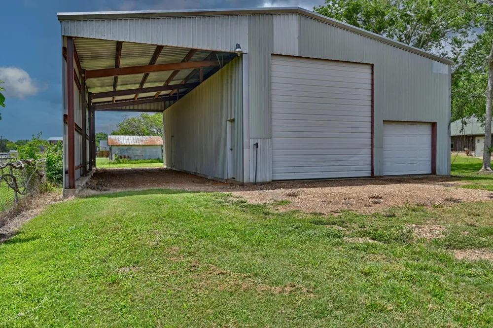 435 Cedar Street New Ulm, TX 78950