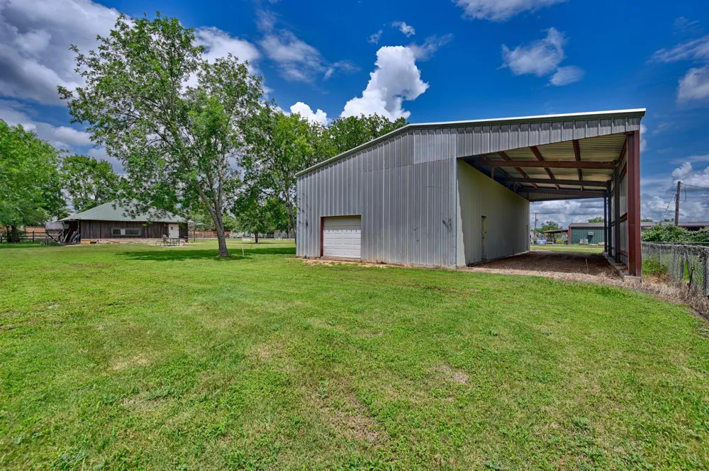435 Cedar Street New Ulm, TX 78950