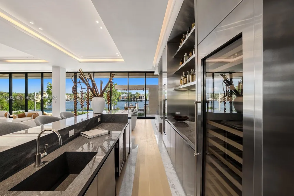 360 S Hibiscus Drive Miami Beach, FL 33139