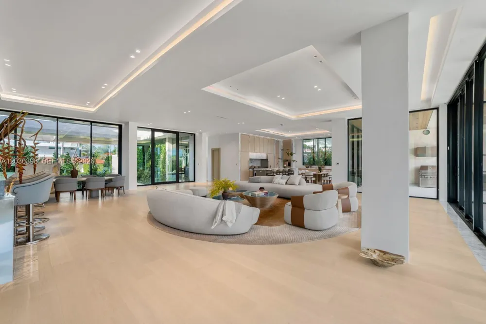 360 S Hibiscus Drive Miami Beach, FL 33139