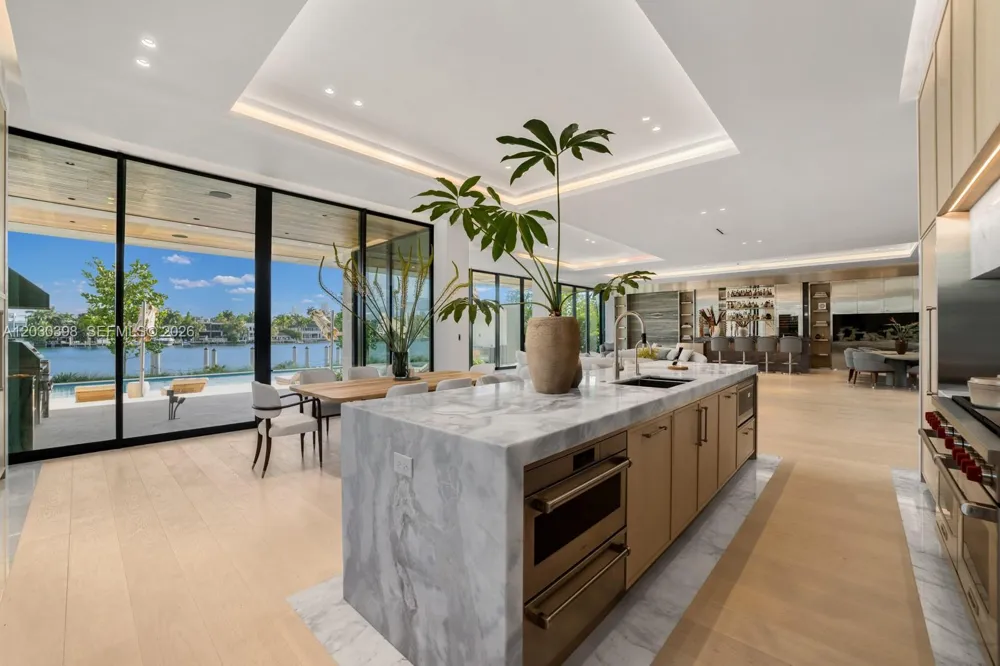 360 S Hibiscus Drive Miami Beach, FL 33139