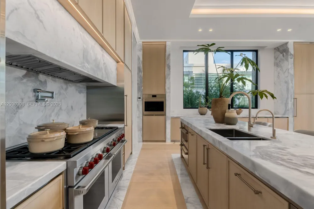 360 S Hibiscus Drive Miami Beach, FL 33139