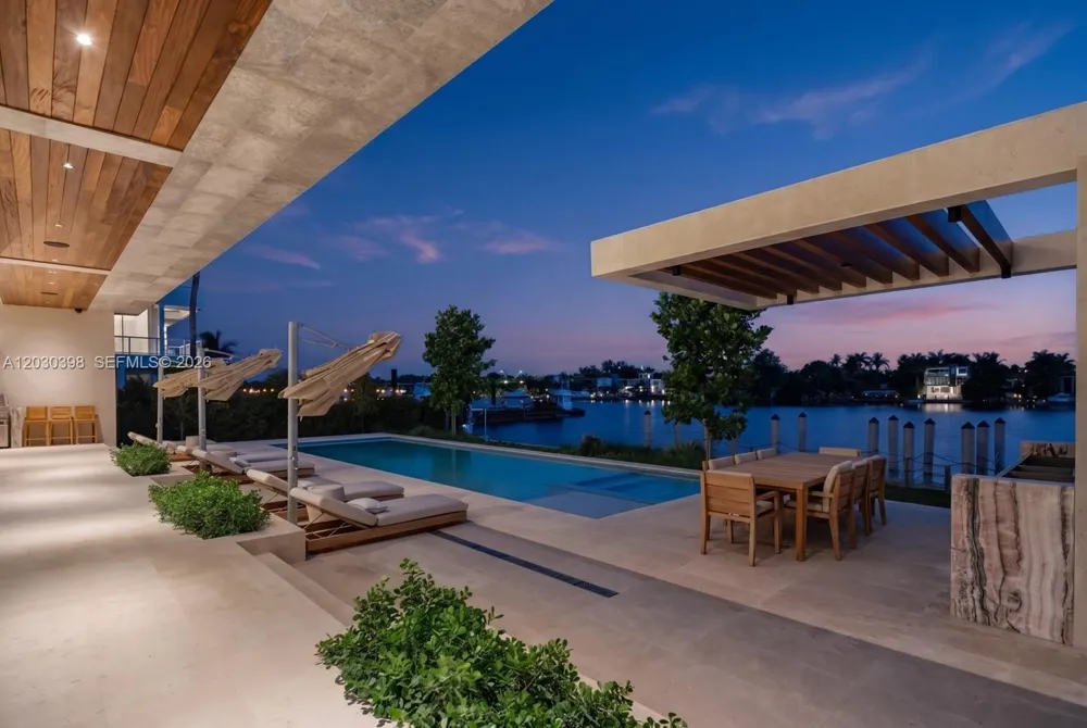 360 S Hibiscus Drive Miami Beach, FL 33139