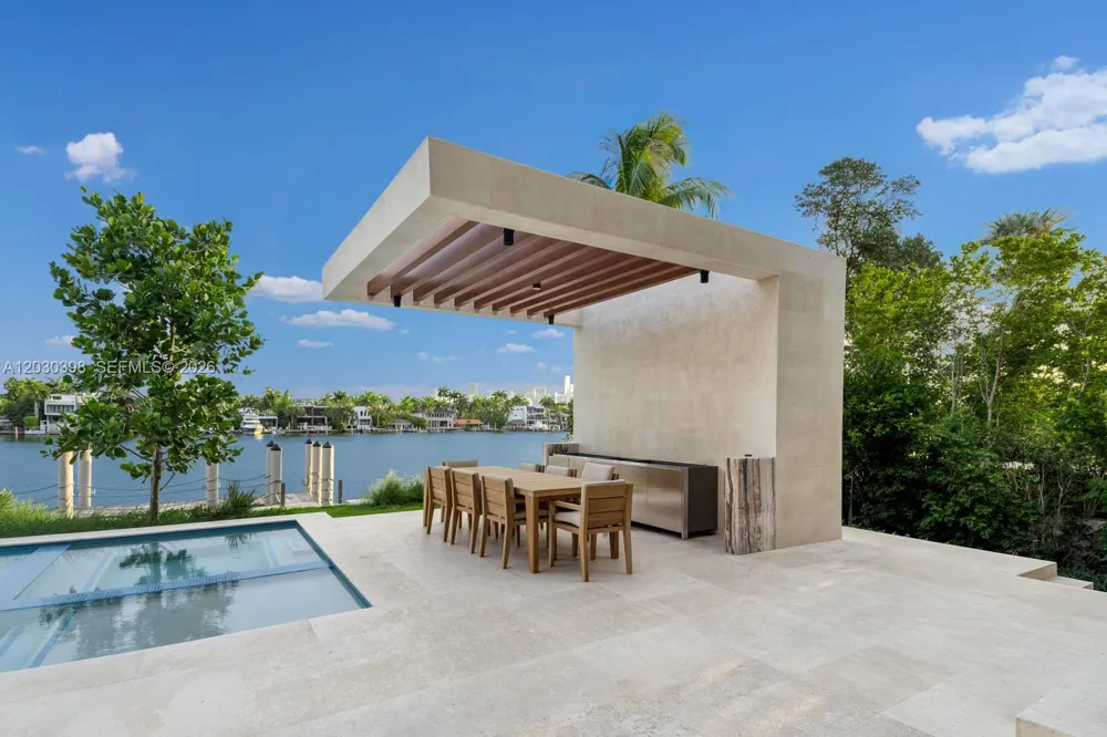 360 S Hibiscus Drive Miami Beach, FL 33139