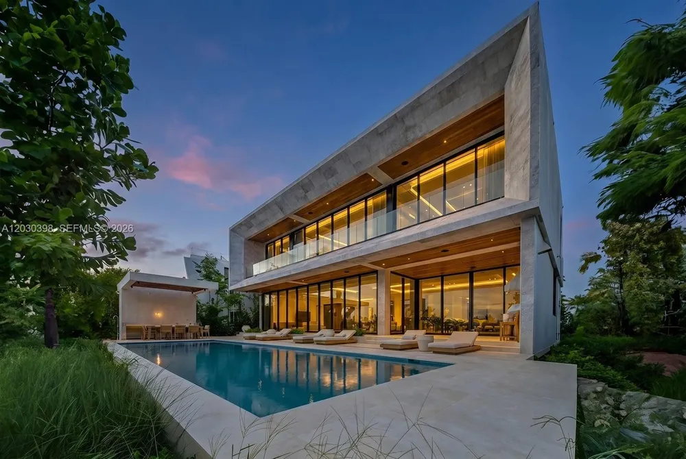 360 S Hibiscus Drive Miami Beach, FL 33139