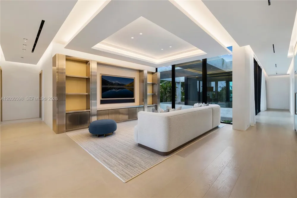 360 S Hibiscus Drive Miami Beach, FL 33139
