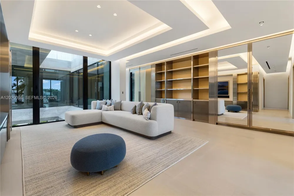 360 S Hibiscus Drive Miami Beach, FL 33139