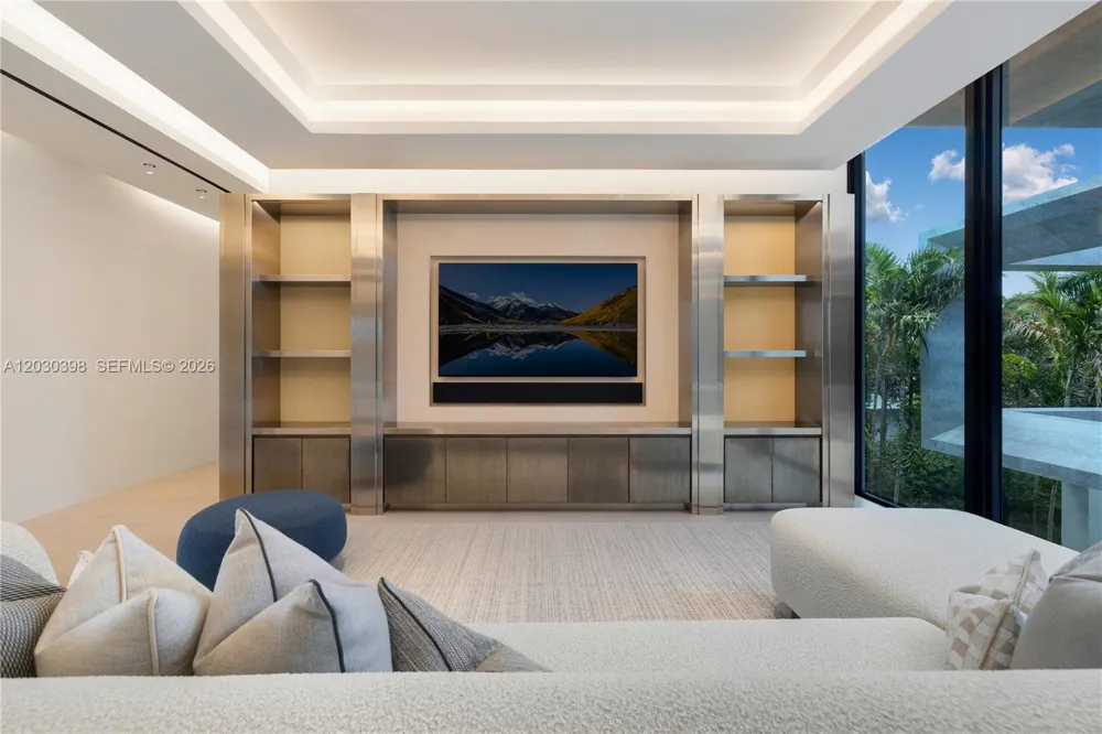 360 S Hibiscus Drive Miami Beach, FL 33139