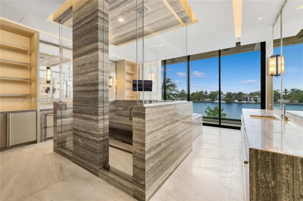 360 S Hibiscus Drive Miami Beach, FL 33139