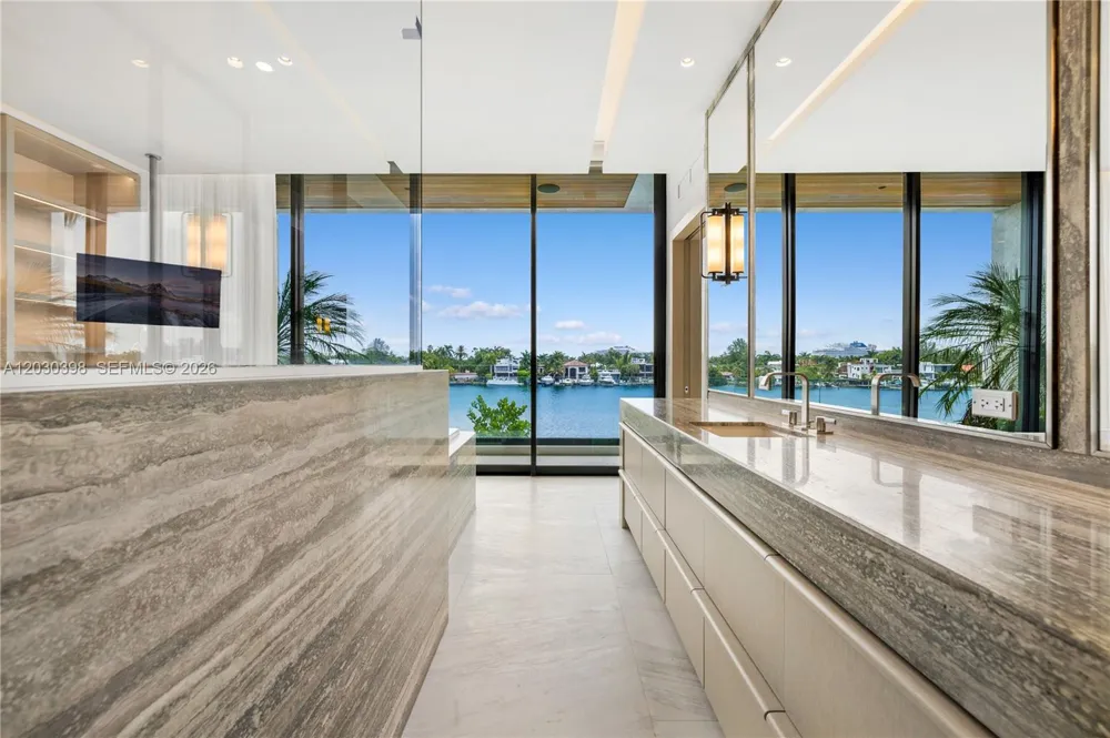 360 S Hibiscus Drive Miami Beach, FL 33139