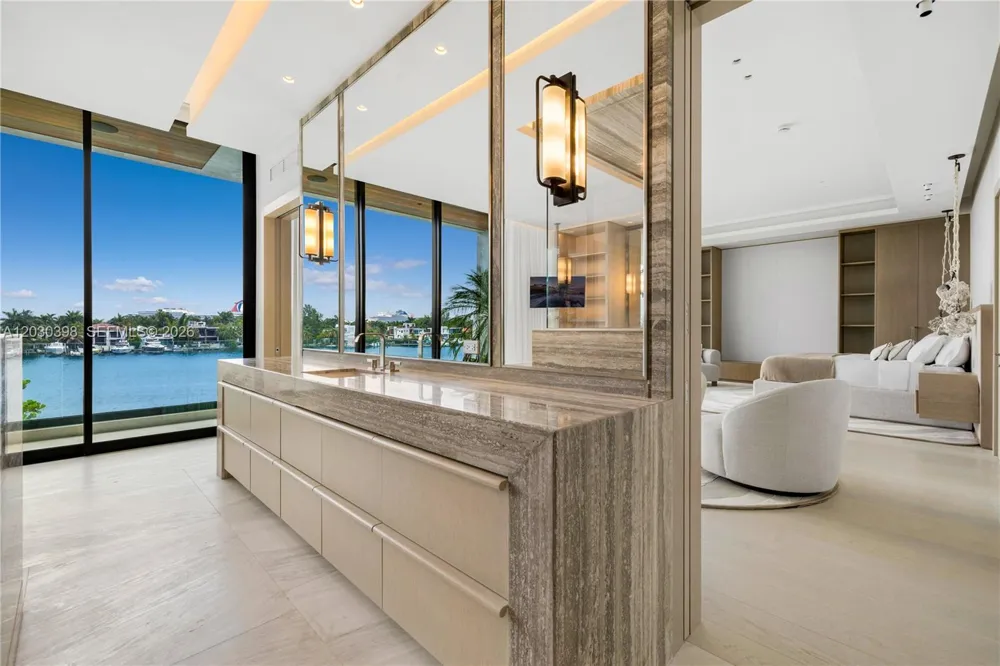 360 S Hibiscus Drive Miami Beach, FL 33139