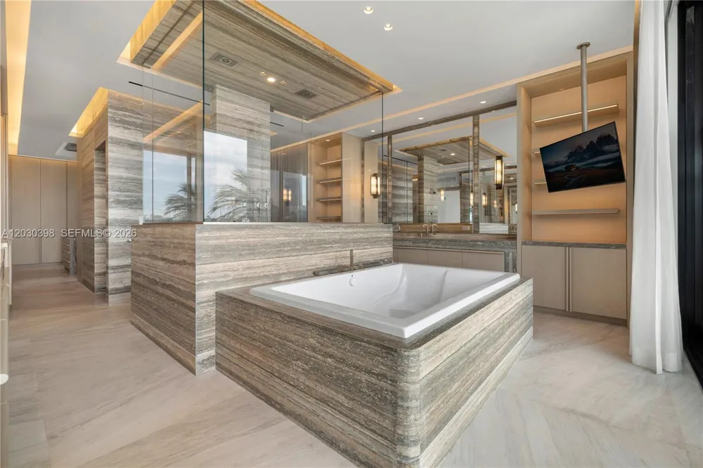 360 S Hibiscus Drive Miami Beach, FL 33139