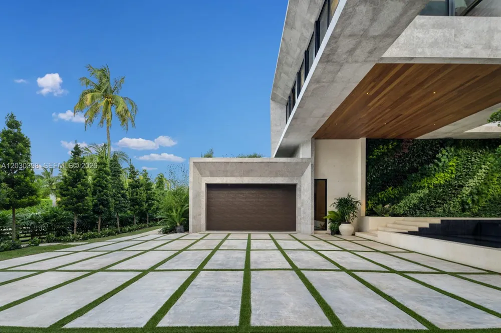 360 S Hibiscus Drive Miami Beach, FL 33139
