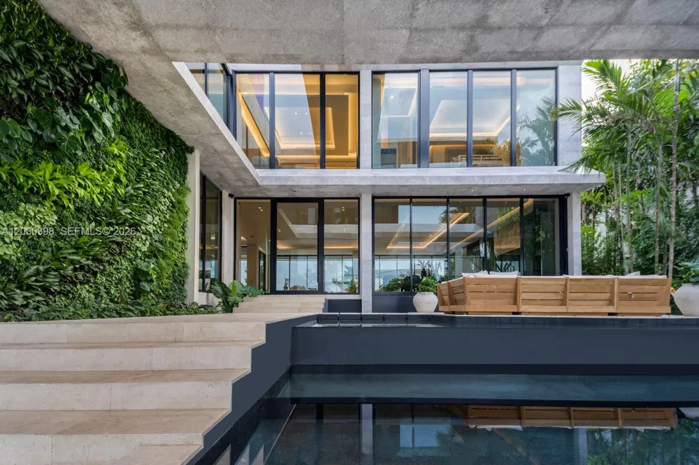 360 S Hibiscus Drive Miami Beach, FL 33139