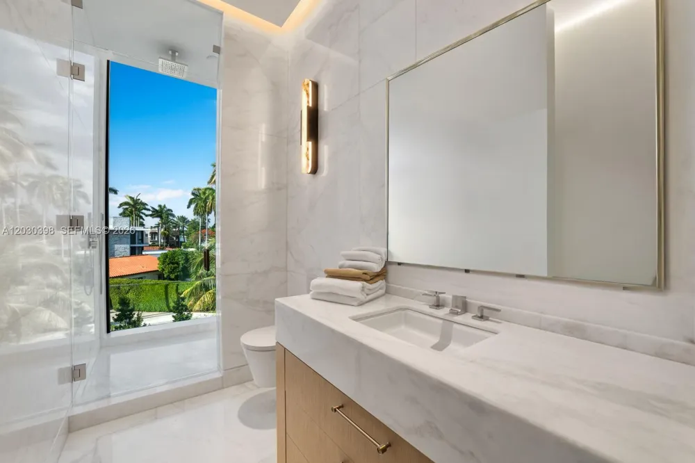 360 S Hibiscus Drive Miami Beach, FL 33139