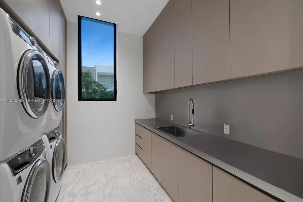 360 S Hibiscus Drive Miami Beach, FL 33139