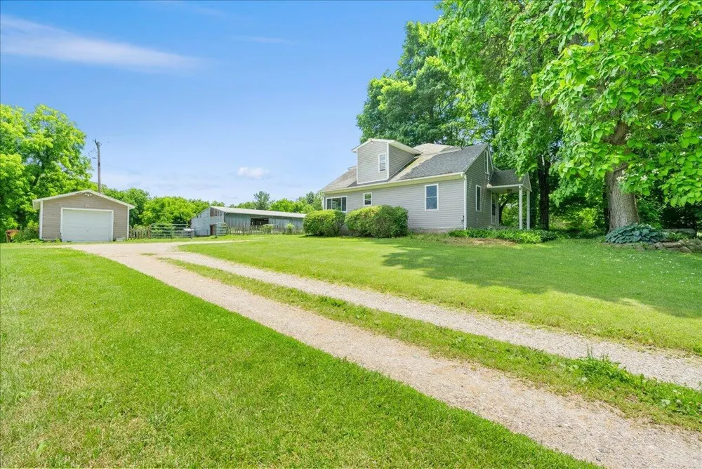 975 Elliott Road Fowlerville, MI 48836
