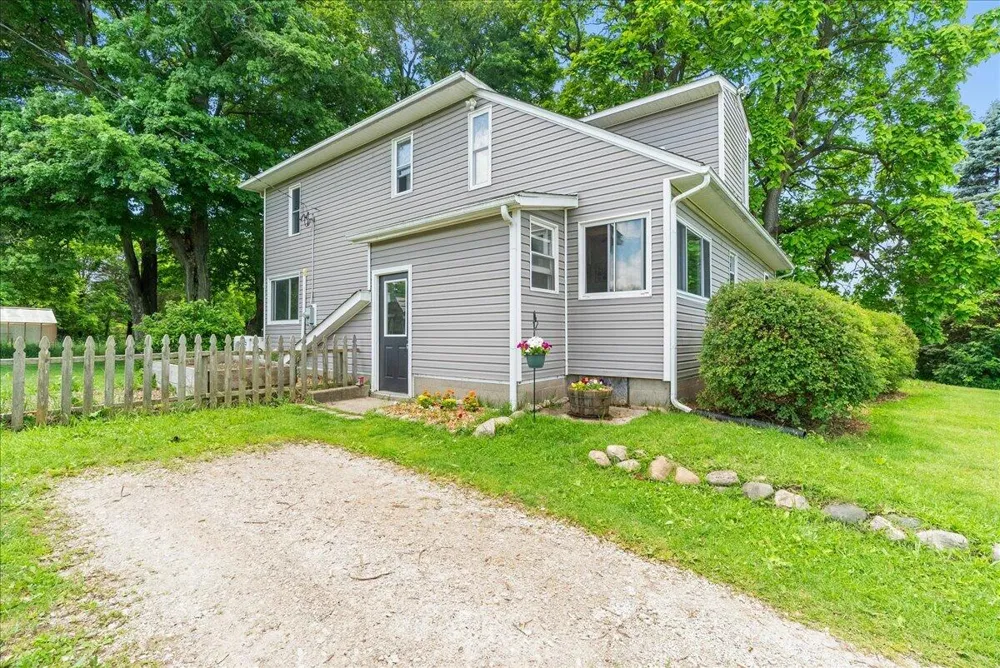 975 Elliott Road Fowlerville, MI 48836