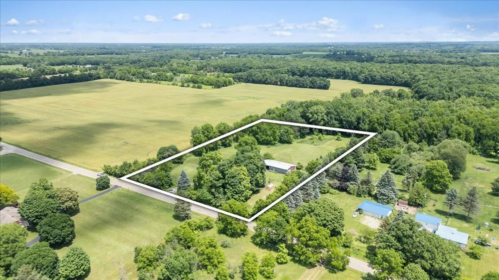 975 Elliott Road Fowlerville, MI 48836