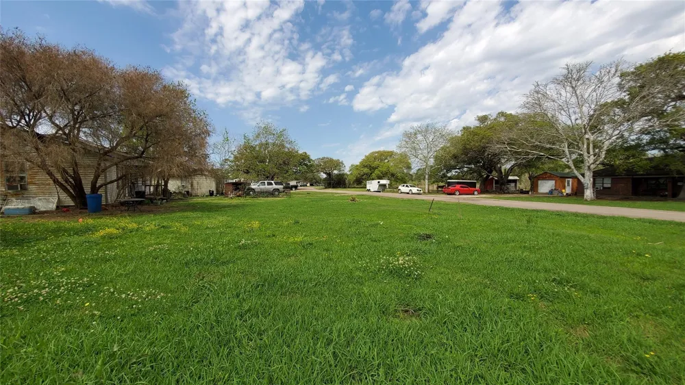 108 Country Oaks Street Brazoria, TX 77422