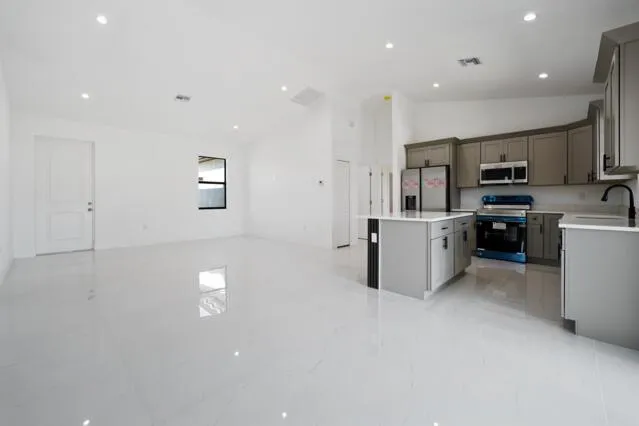 2458 NW 9th Ter Terrace Cape Coral, FL 33993