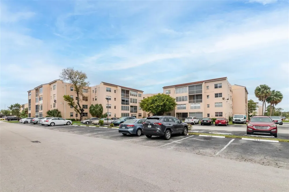 2840 Somerset Drive #403 Lauderdale Lakes, FL 33311