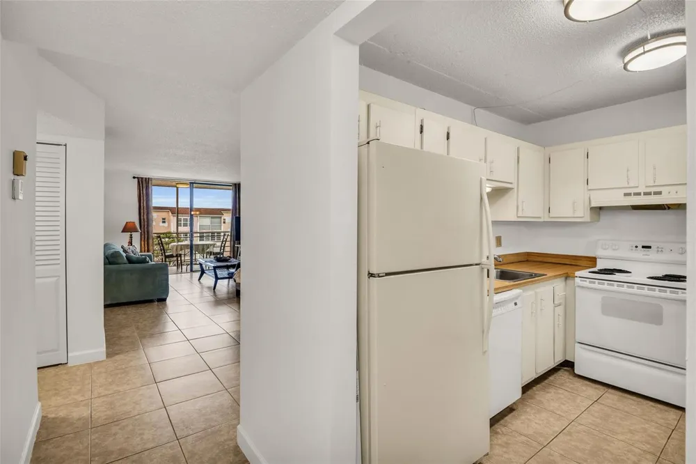 2840 Somerset Drive #403 Lauderdale Lakes, FL 33311