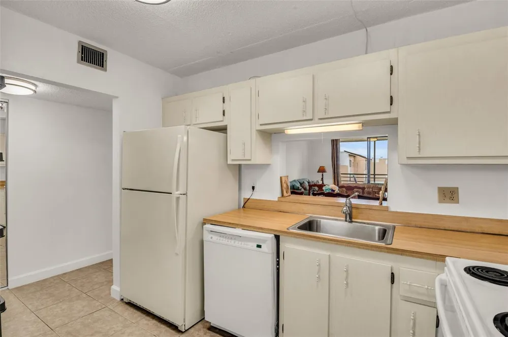 2840 Somerset Drive #403 Lauderdale Lakes, FL 33311