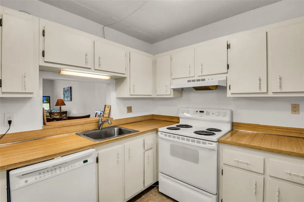 2840 Somerset Drive #403 Lauderdale Lakes, FL 33311