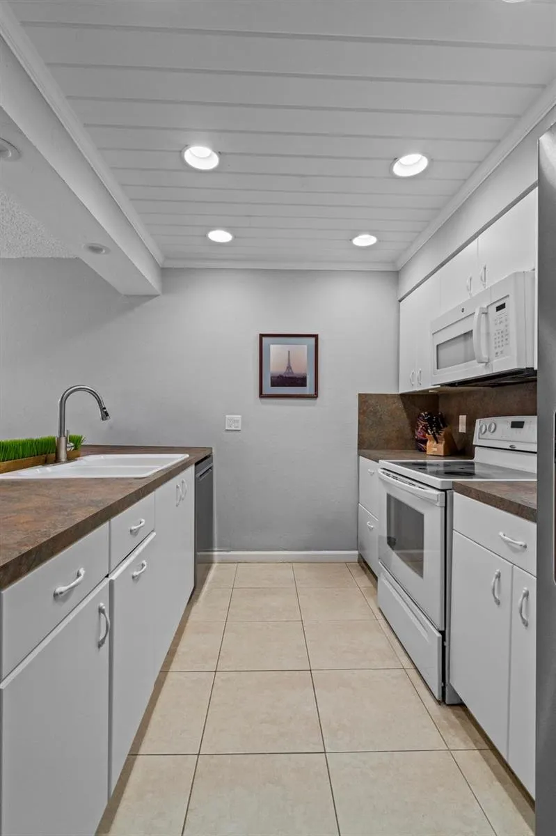 653 Cypress Lane #21b Wilton Manors, FL 33305