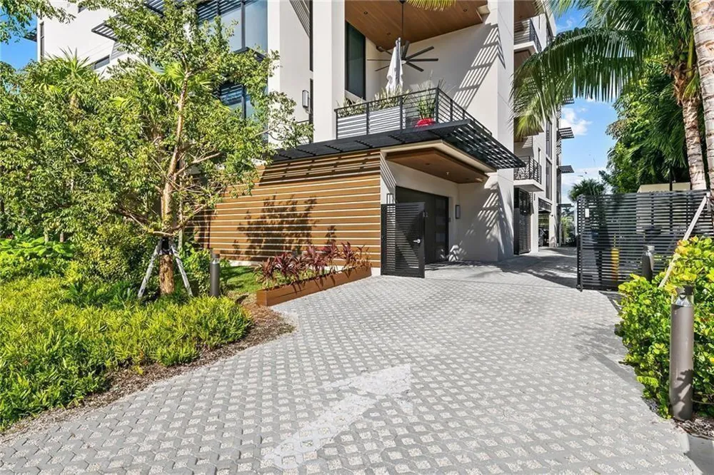 1507 SE 15th Street #202 Fort Lauderdale, FL 33316
